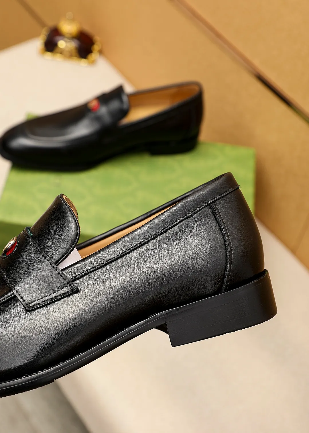 Men's shoes 💰442 💐 Product trademark: GUCCI "Gucci" casual leather shoes Regular size: 38-44 (45.46🉑️customized) Product materials: Selected imported first-layer calfskin upper + luxury hardware buckle, imported small dyed cowhide leather lining. Strong three-dimensional visual effect, combined outsole Color: 1⃣️color optional